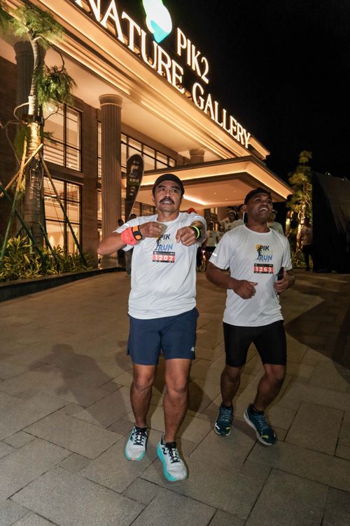 Race photo from PIK NITE RUN VIBES