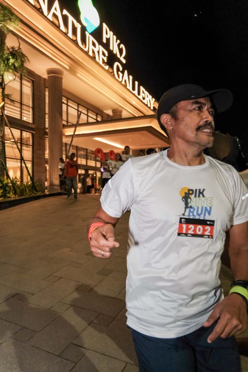 Race photo from PIK NITE RUN VIBES