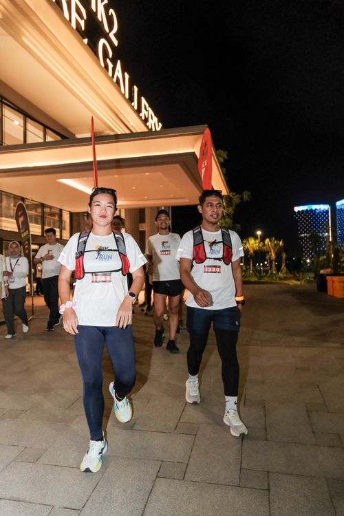 Race photo from PIK NITE RUN VIBES