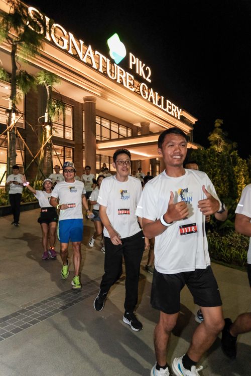 Race photo from PIK NITE RUN VIBES