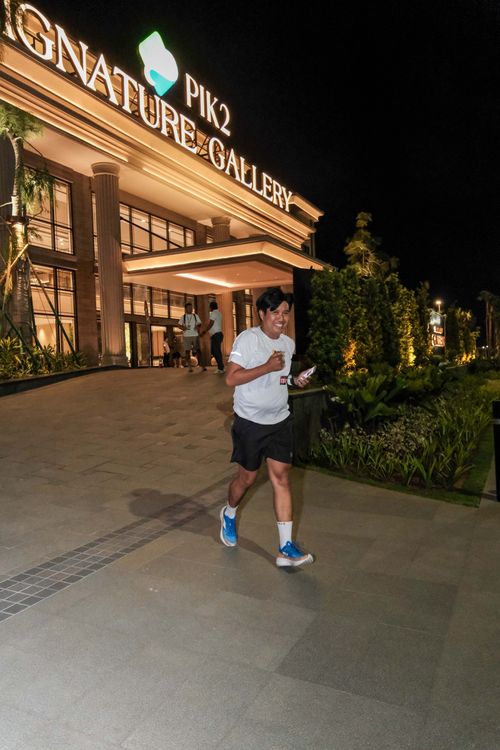 Race photo from PIK NITE RUN VIBES