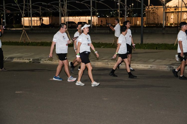 Race photo from PIK NITE RUN VIBES