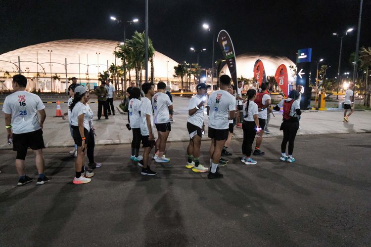 Race photo from PIK NITE RUN VIBES