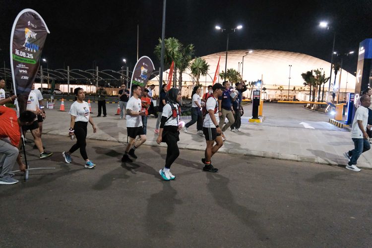Race photo from PIK NITE RUN VIBES