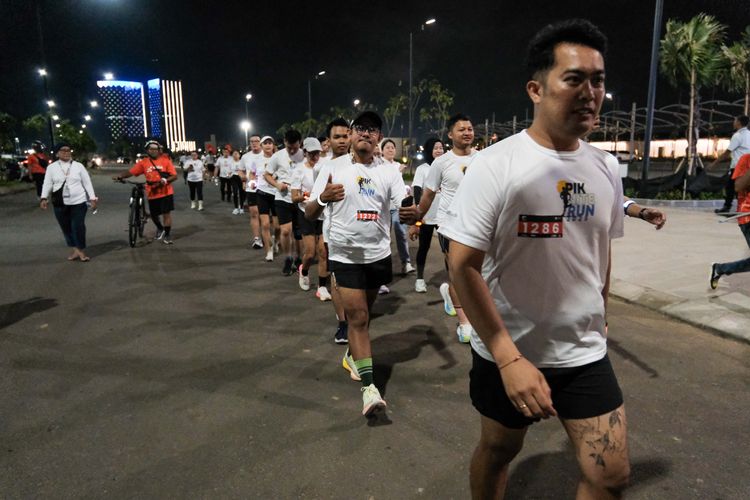 Race photo from PIK NITE RUN VIBES