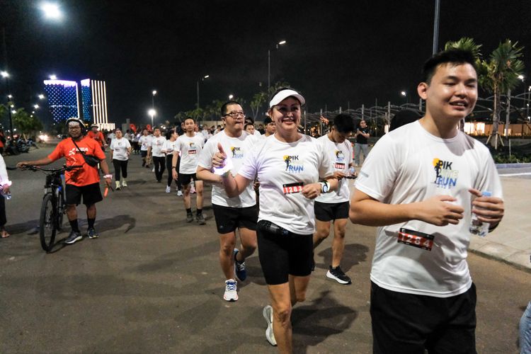 Race photo from PIK NITE RUN VIBES