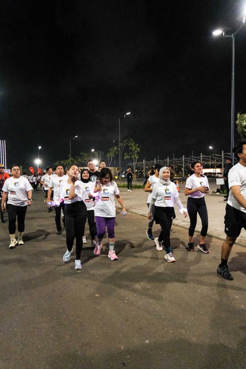 Race photo from PIK NITE RUN VIBES