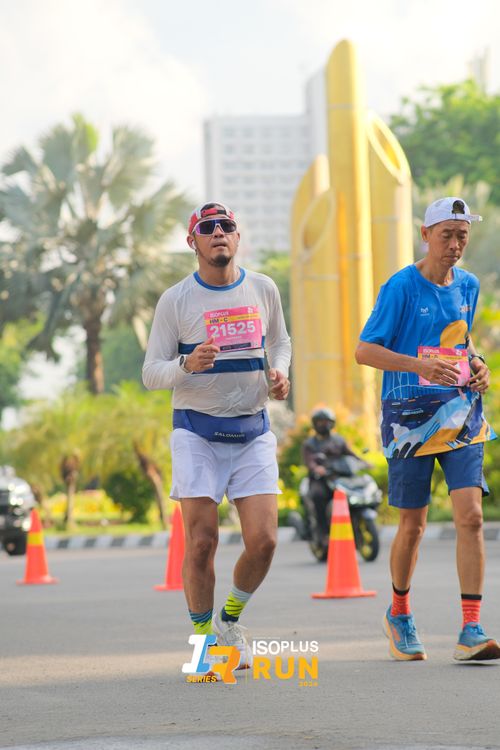 Race photo from Isoplus Run 2024 Surabaya