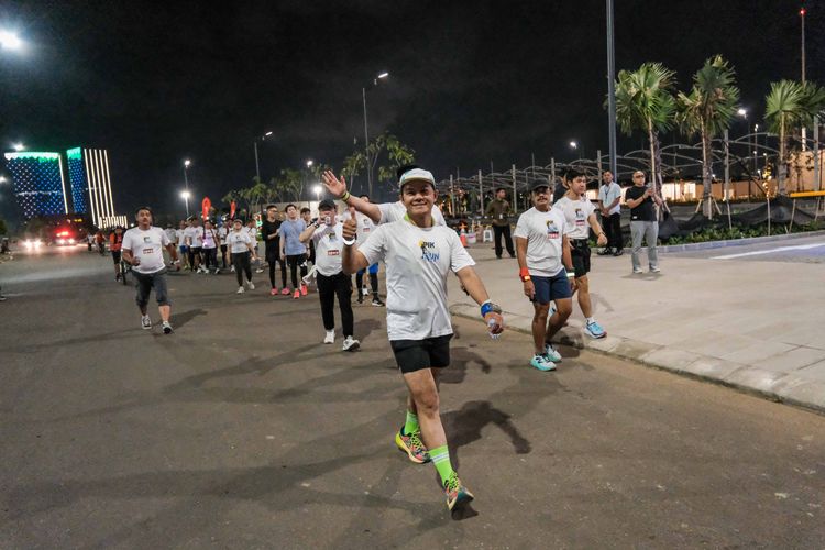 Race photo from PIK NITE RUN VIBES