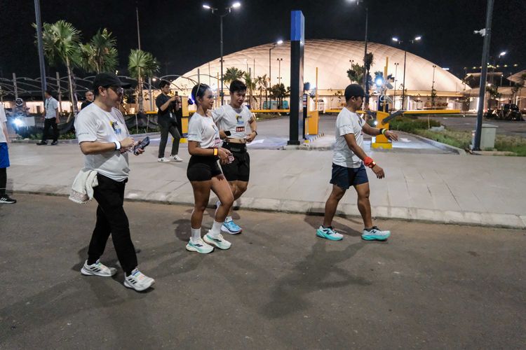 Race photo from PIK NITE RUN VIBES