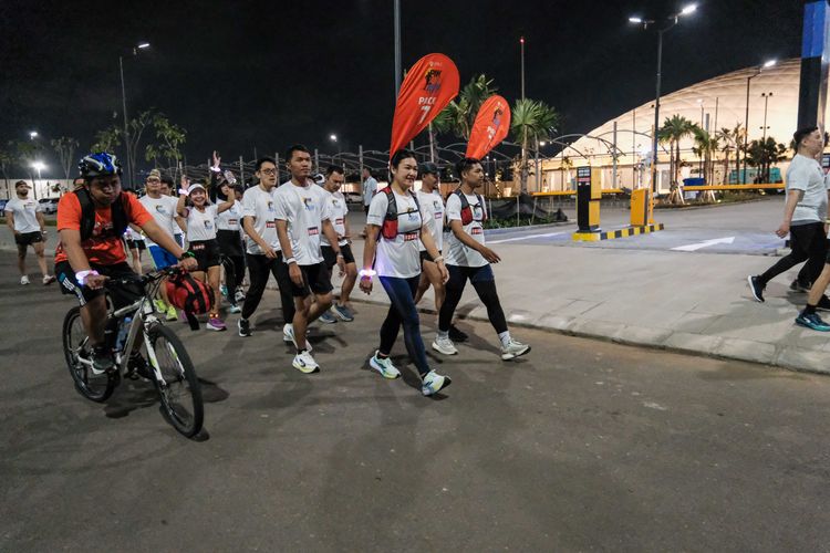 Race photo from PIK NITE RUN VIBES