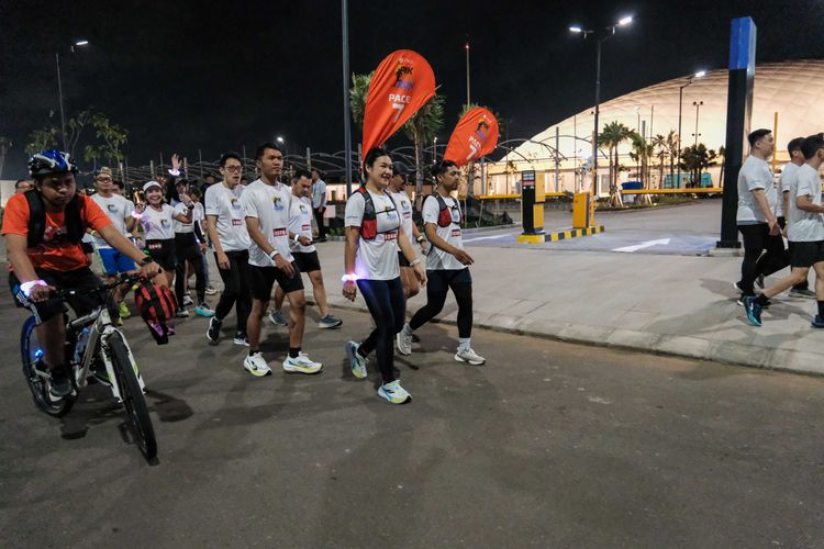 Race photo from PIK NITE RUN VIBES