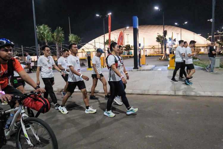 Race photo from PIK NITE RUN VIBES