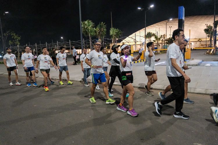 Race photo from PIK NITE RUN VIBES