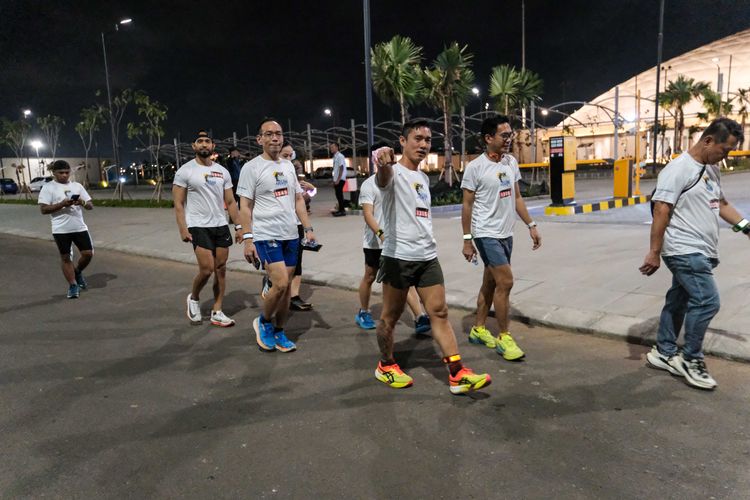 Race photo from PIK NITE RUN VIBES