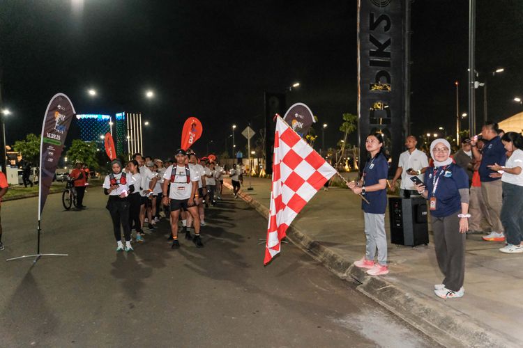 Race photo from PIK NITE RUN VIBES