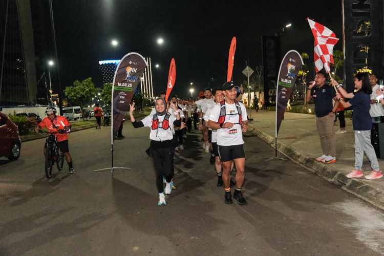 Race photo from PIK NITE RUN VIBES