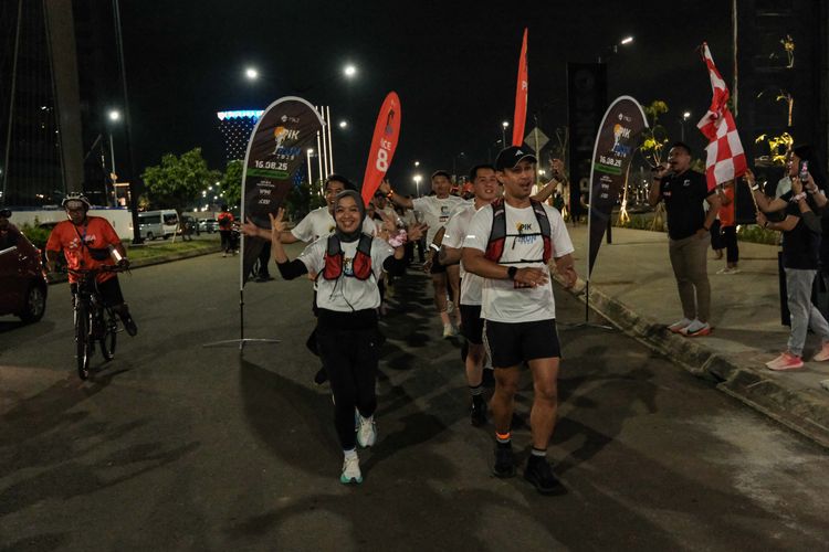 Race photo from PIK NITE RUN VIBES