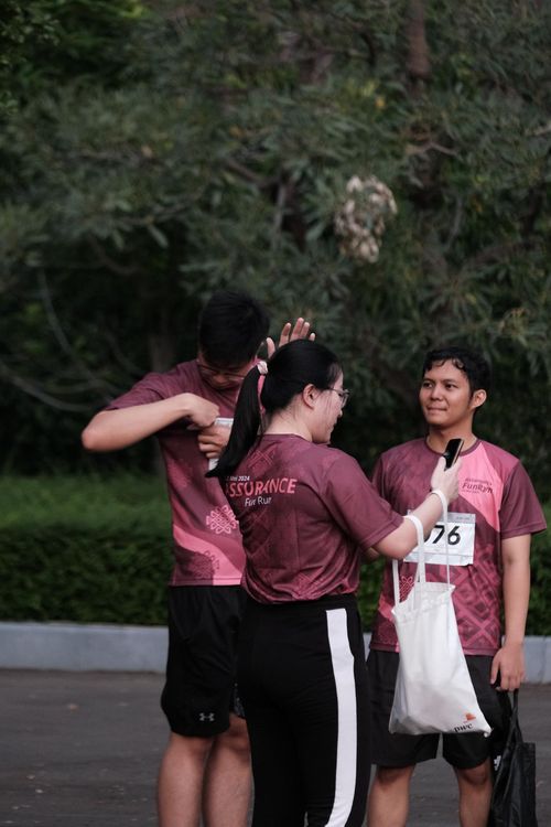 Race photo from Assurance Fun Run 2024