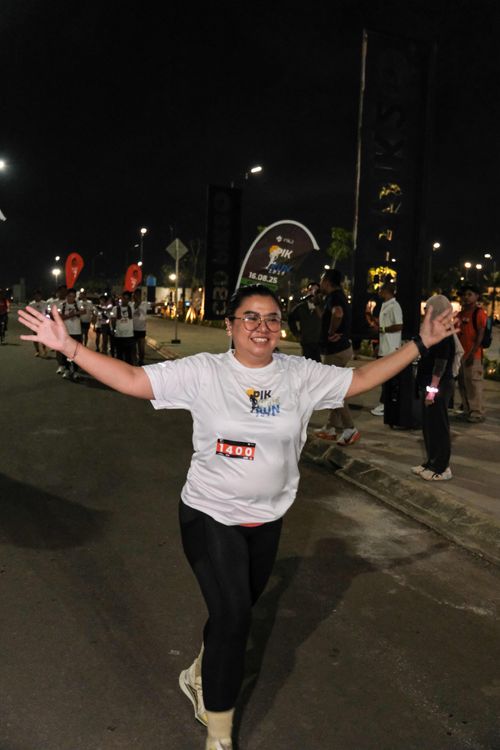 Race photo from PIK NITE RUN VIBES