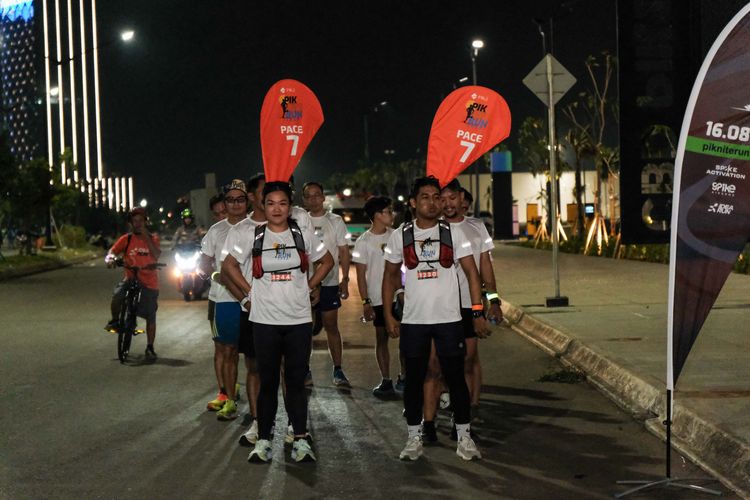 Race photo from PIK NITE RUN VIBES