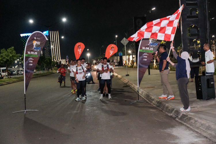 Race photo from PIK NITE RUN VIBES