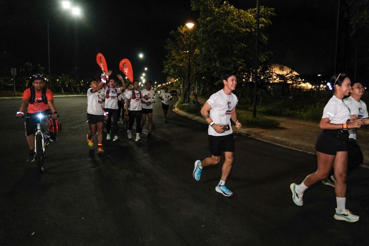 Race photo from PIK NITE RUN VIBES
