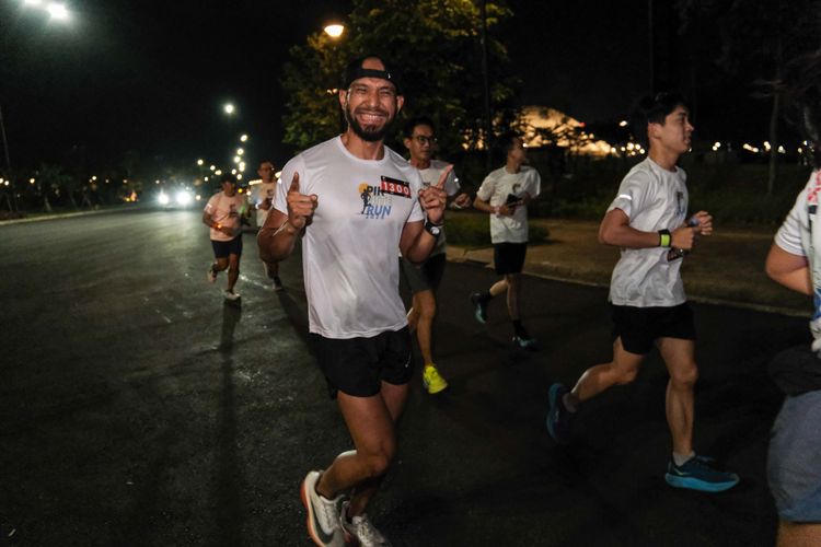 Race photo from PIK NITE RUN VIBES