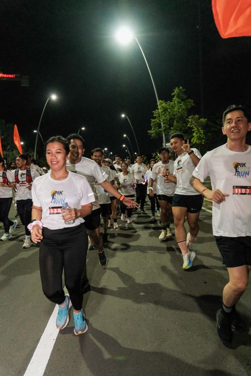 Race photo from PIK NITE RUN VIBES