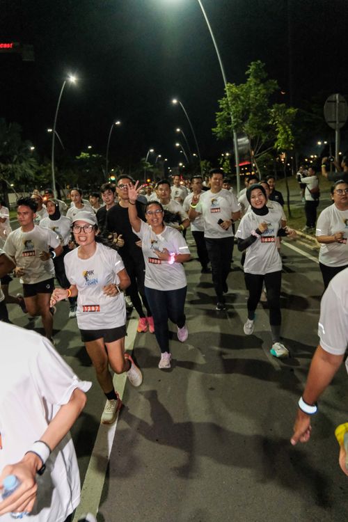 Race photo from PIK NITE RUN VIBES