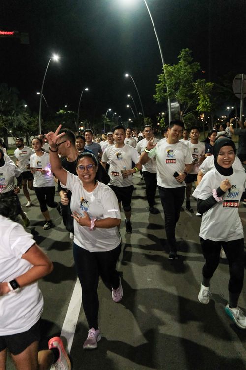 Race photo from PIK NITE RUN VIBES