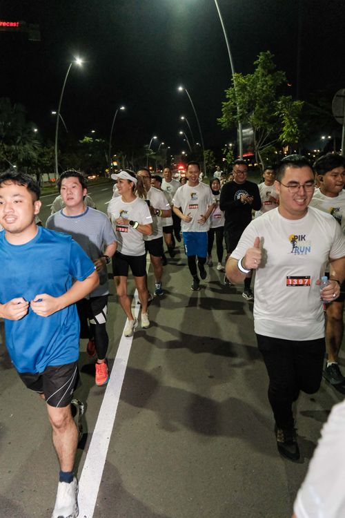 Race photo from PIK NITE RUN VIBES