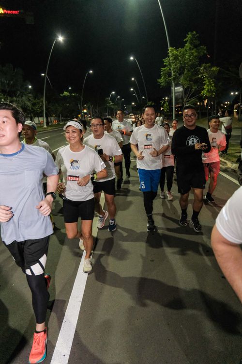 Race photo from PIK NITE RUN VIBES