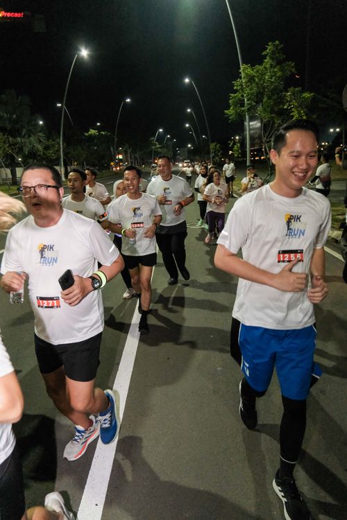 Race photo from PIK NITE RUN VIBES