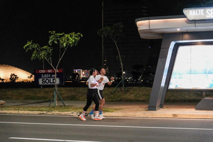 Race photo from PIK NITE RUN VIBES