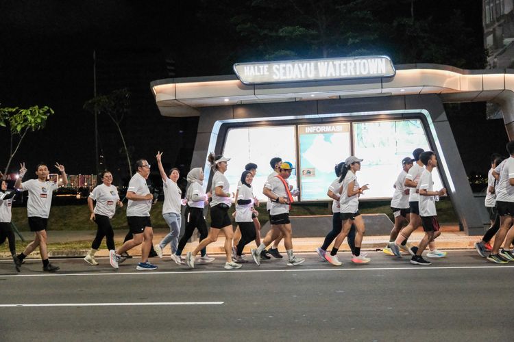 Race photo from PIK NITE RUN VIBES