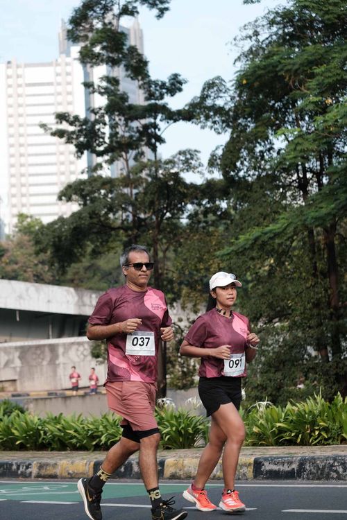 Race photo from Assurance Fun Run 2024
