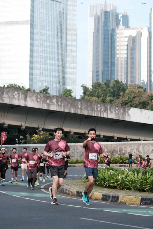 Race photo from Assurance Fun Run 2024