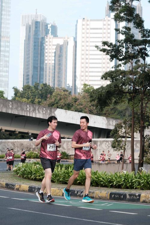 Race photo from Assurance Fun Run 2024