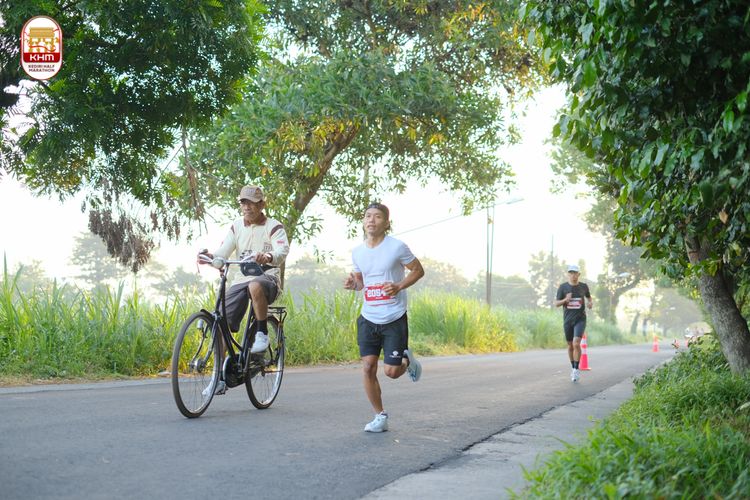 Race photo from Kediri Half Marathon 2024