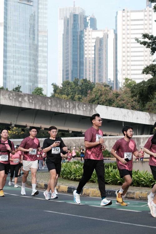 Race photo from Assurance Fun Run 2024