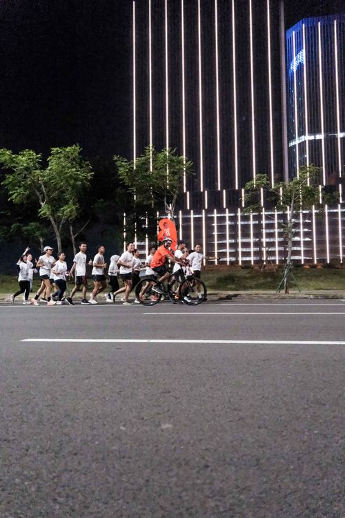 Race photo from PIK NITE RUN VIBES