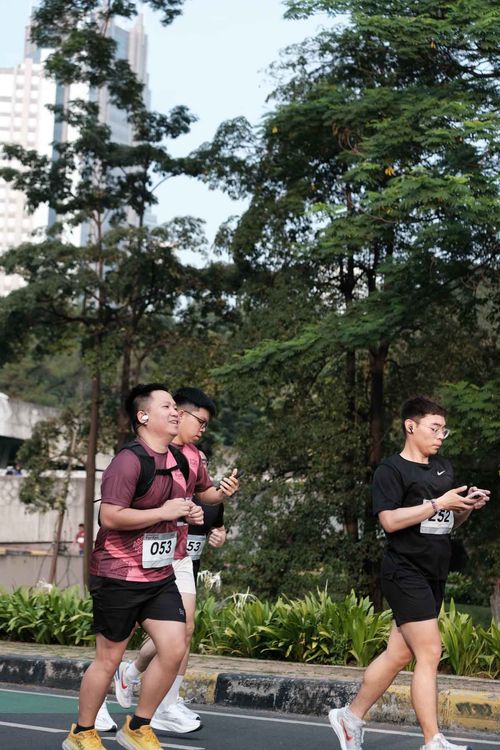 Race photo from Assurance Fun Run 2024