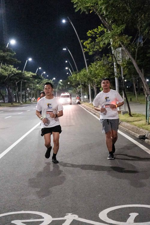 Race photo from PIK NITE RUN VIBES