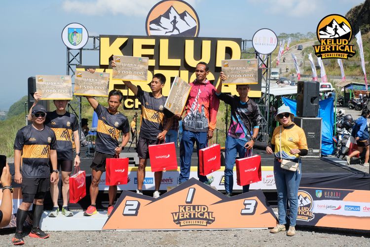 Race photo from Kelud Vertical Challenge 2024