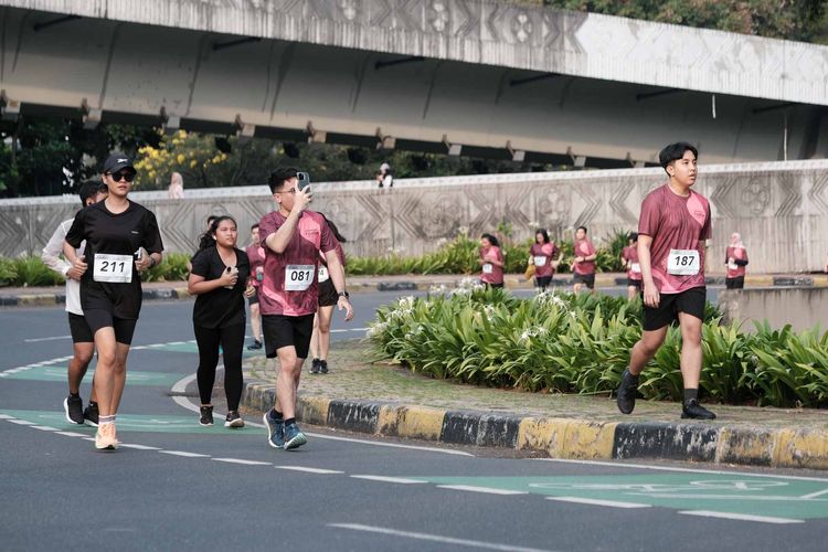 Race photo from Assurance Fun Run 2024