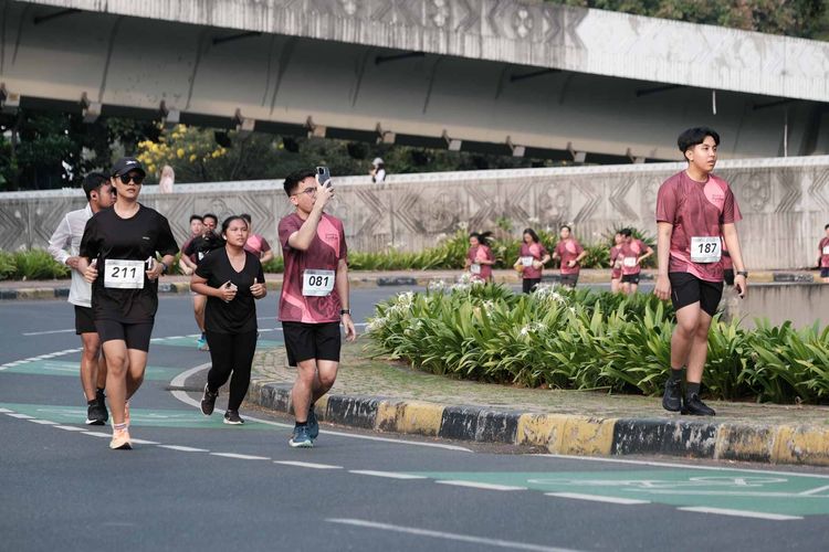 Race photo from Assurance Fun Run 2024