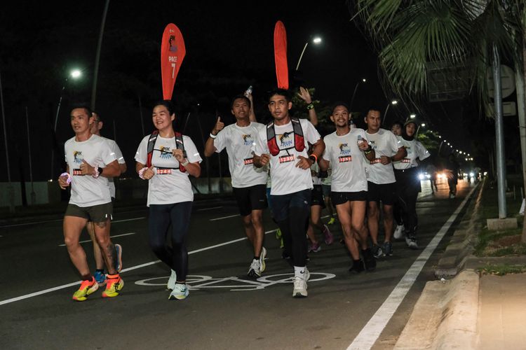 Race photo from PIK NITE RUN VIBES