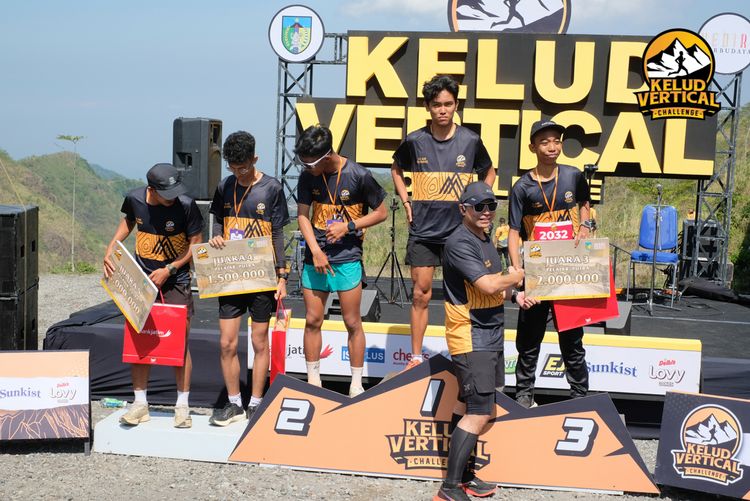 Race photo from Kelud Vertical Challenge 2024