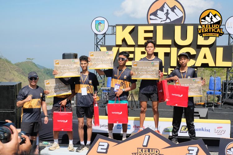 Race photo from Kelud Vertical Challenge 2024